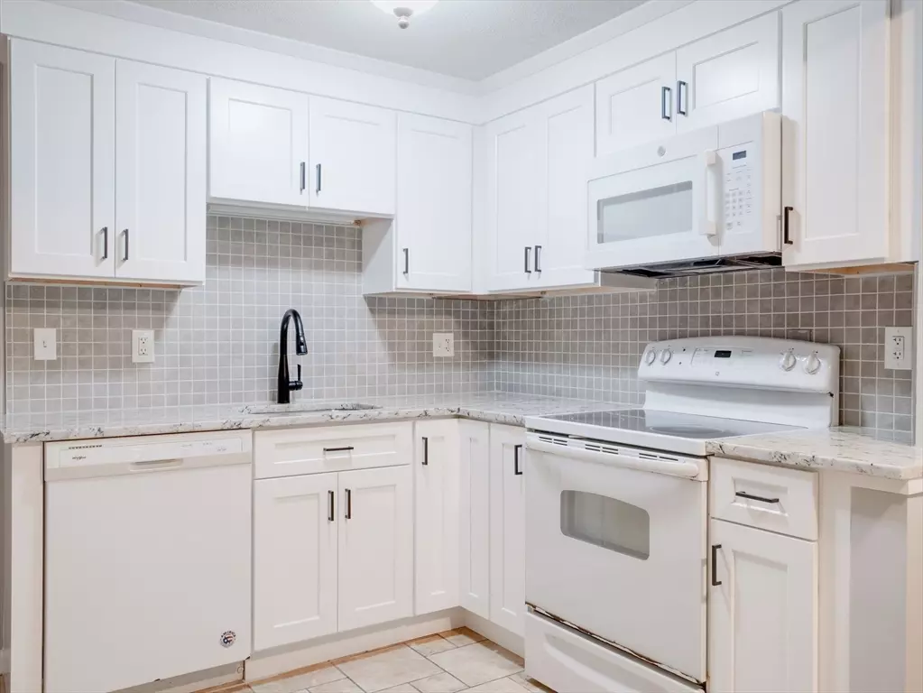 Northborough, MA 01532,39 Pleasant #A6