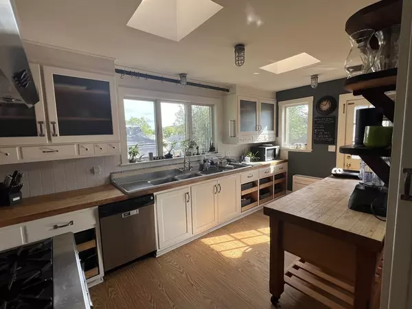 Newton, MA 02458,15 Orchard Street #15