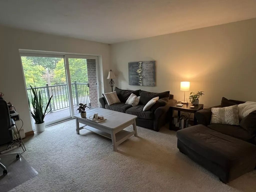 Newton, MA 02466,2366 Commonwealth Ave. #3-3