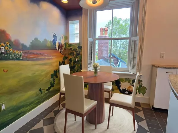 Cambridge, MA 02141,61 Otis St #3