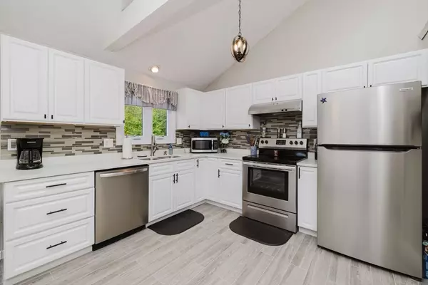 Taunton, MA 02718,53 Cheshire Dr
