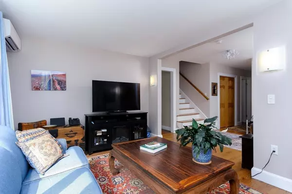 Weston, MA 02493,2 Fox Chase Ln