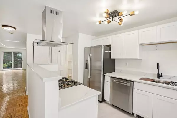 Watertown, MA 02472,93 Spring St #29