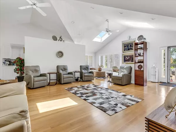 Swampscott, MA 01907,282 Atlantic Ave