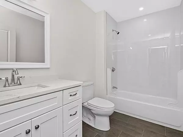 Cohasset, MA 02025,1 Pleasant St #204