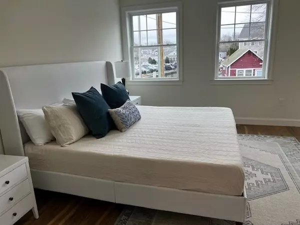Cohasset, MA 02025,1 Pleasant St #206