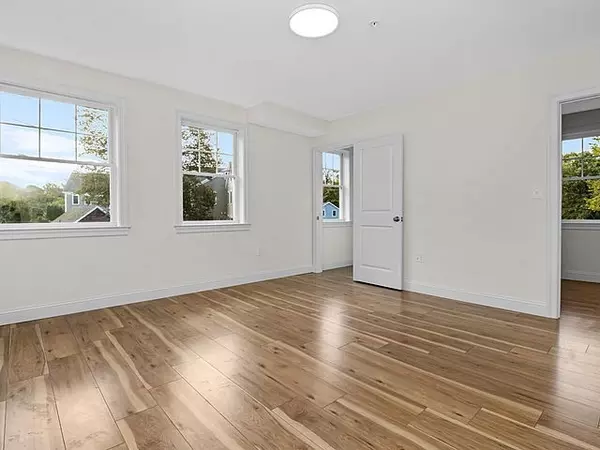 Cohasset, MA 02025,1 Pleasant St #301