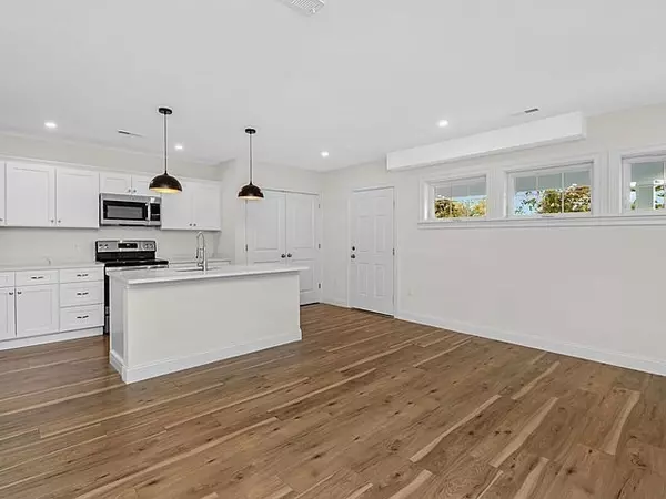 Cohasset, MA 02025,1 Pleasant St #302