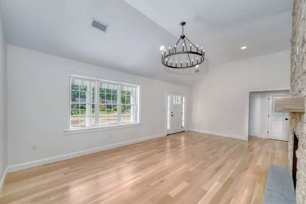 Hanson, MA 02341,82 Tavern Waye