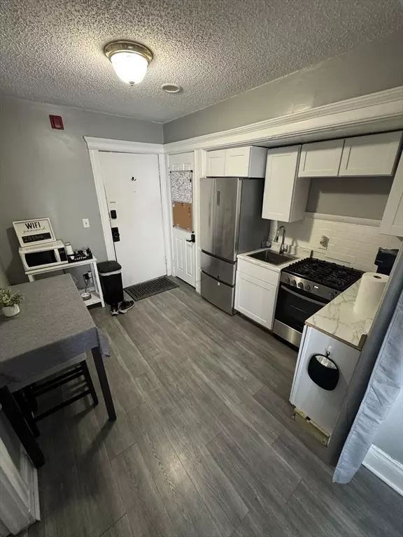 Lynn, MA 01902,285 Lynn Shore Dr #203