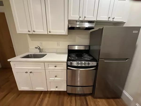 Brookline, MA 02446,11 Englewood Ave. #5