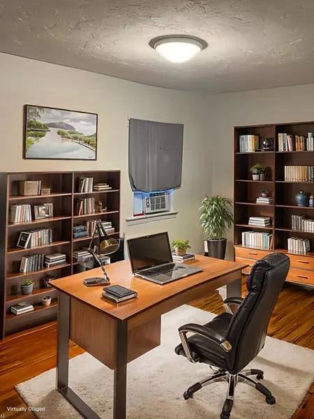 45 Mechanic St #3, Newton, MA 02464