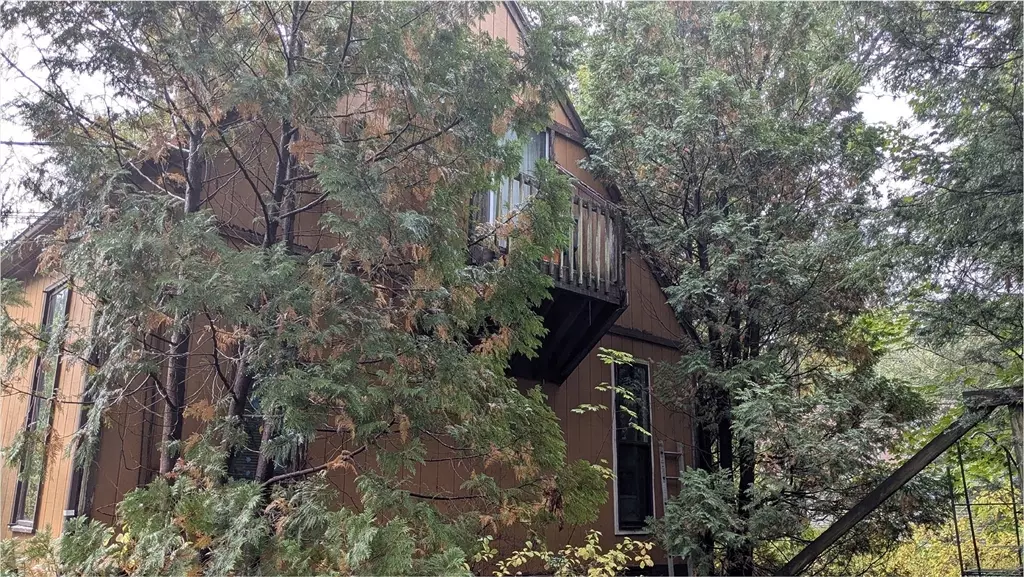 Ware, MA 01082,20 Indian Hill Rd