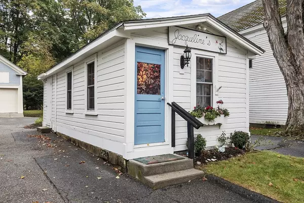 West Boylston, MA 01583,16 N Main St