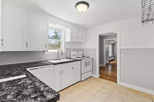 Falmouth, MA 02536,590 Sandwich Rd