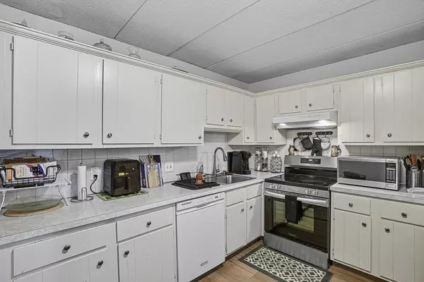 Shrewsbury, MA 01545,85 Commons Dr #210