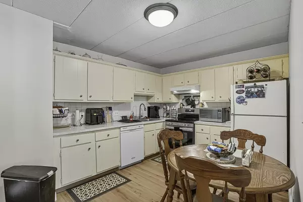 Shrewsbury, MA 01545,85 Commons Dr #210