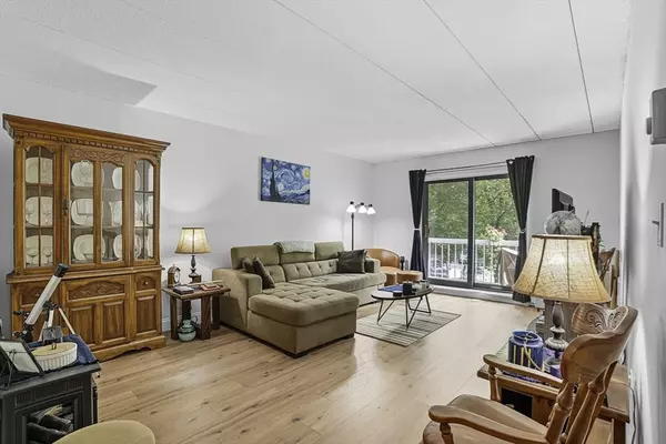 Shrewsbury, MA 01545,85 Commons Dr #210