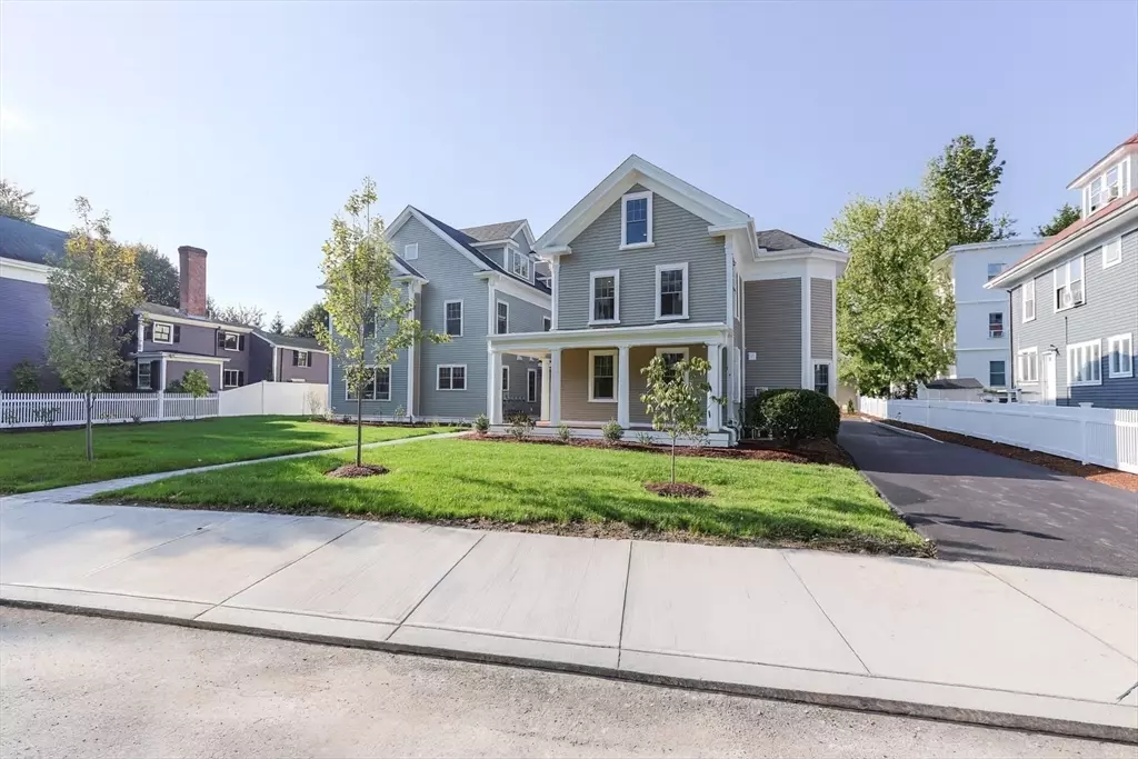 Medford, MA 02155,54 South St #1