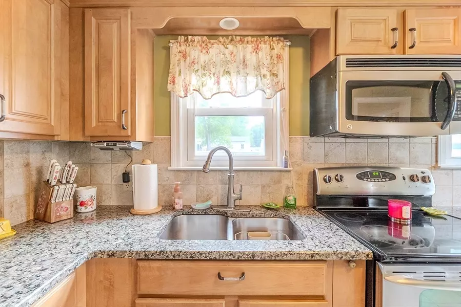 73 Catalpa Ter, Springfield, MA 01119