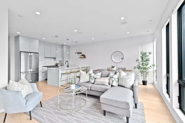 Boston, MA 02127,340 W 2nd St #PH23