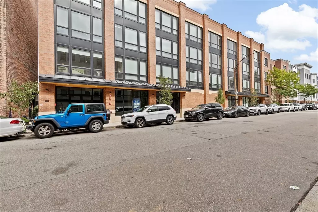 Boston, MA 02127,340 W 2nd St #PH23