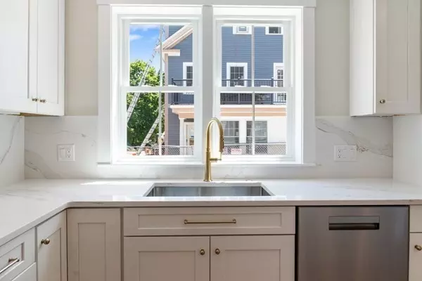 Amesbury, MA 01913,101 Market Street #B