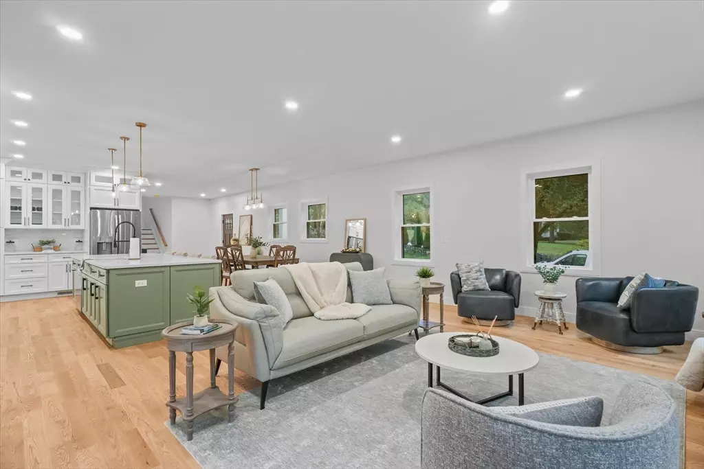 Middleton, MA 01949,119 River St