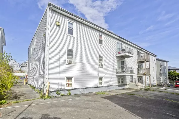 Fall River, MA 02721,526 3rd St
