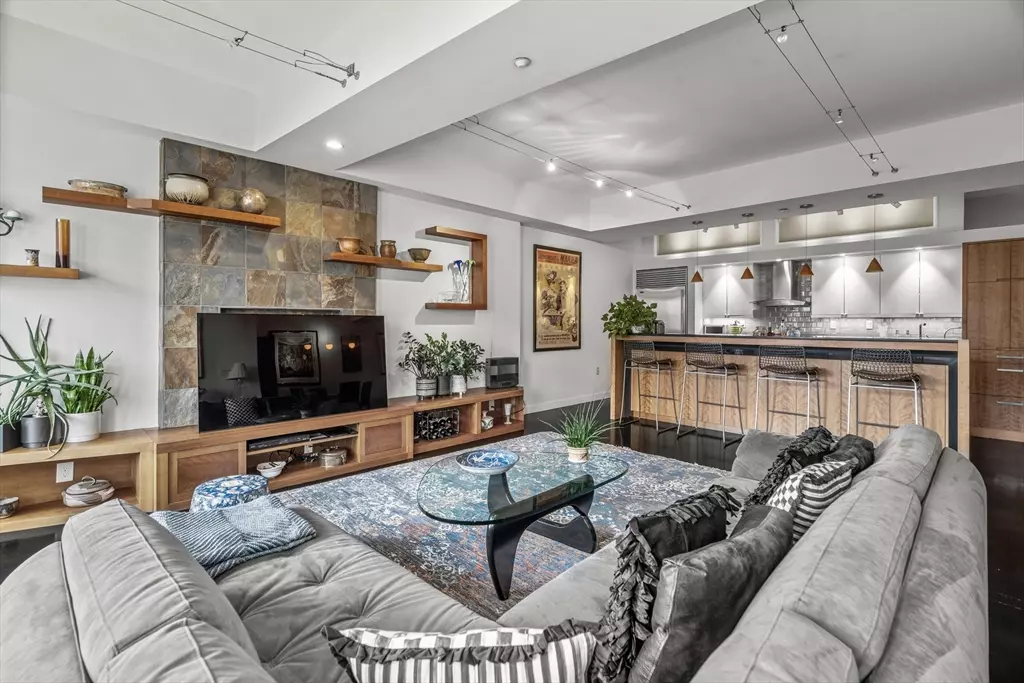 Boston, MA 02118,1313 Washington St #605