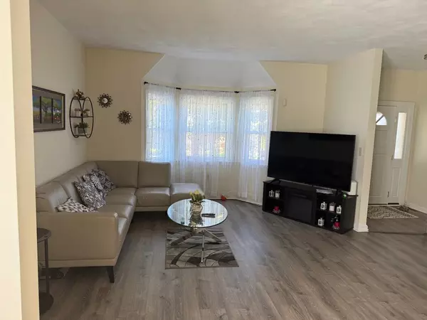 Boston, MA 02128,42 Bayswater St #42