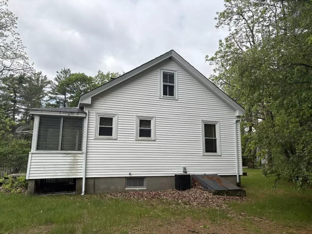 Seekonk, MA 02771,52 Carpenter St
