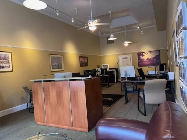 Weston, MA 02493,405 Boston Post Road
