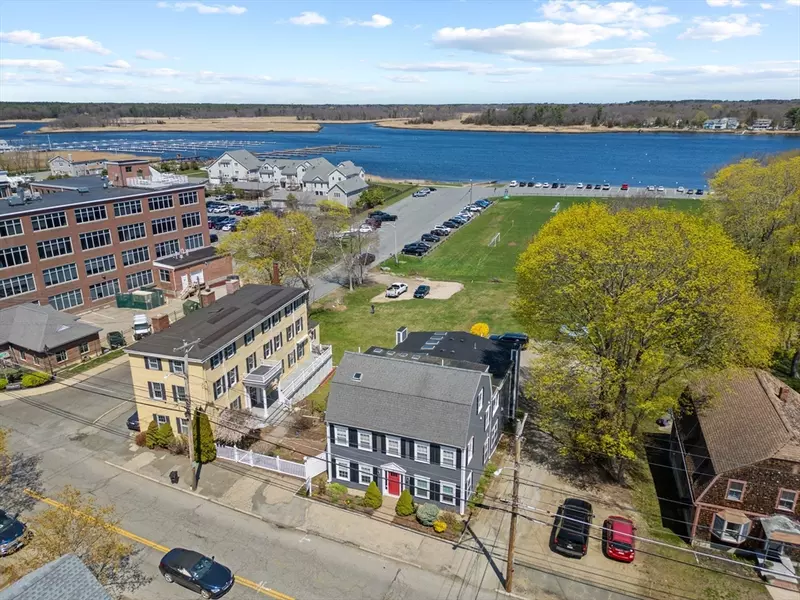 240 Merrimac St #4, Newburyport, MA 01950