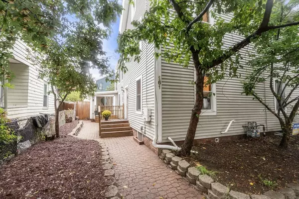 Cambridge, MA 02139,161 Hamilton St #161