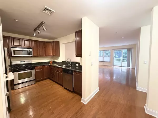 Boston, MA 02132,11 Cheriton Rd #107