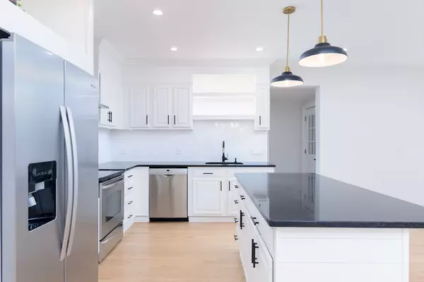 Wales, MA 01081,10 Church St