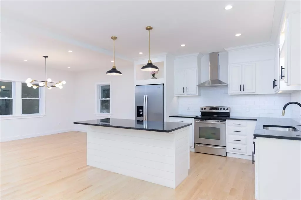 Wales, MA 01081,10 Church St