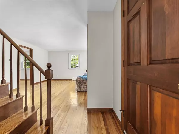 Westborough, MA 01581,10 Linda Street