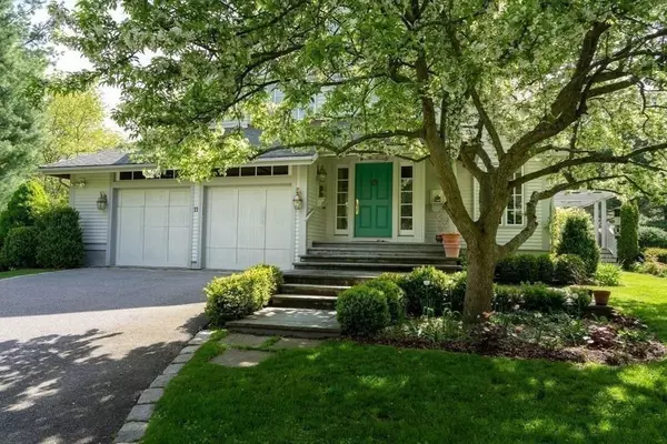 Newton, MA 02467,11 Clovelly