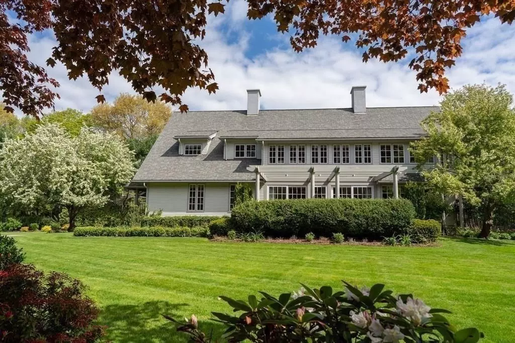 Newton, MA 02467,11 Clovelly