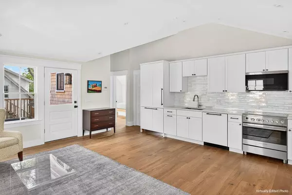 Provincetown, MA 02657,10 Bradford Street #Unit 3