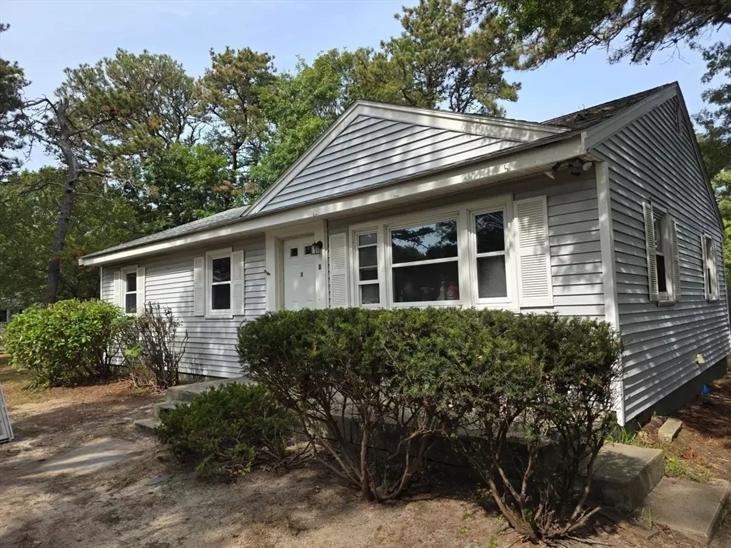 Yarmouth, MA 02664,8 Holly Ln