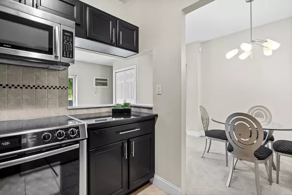Needham, MA 02482,31 Hamlin Ln #B11