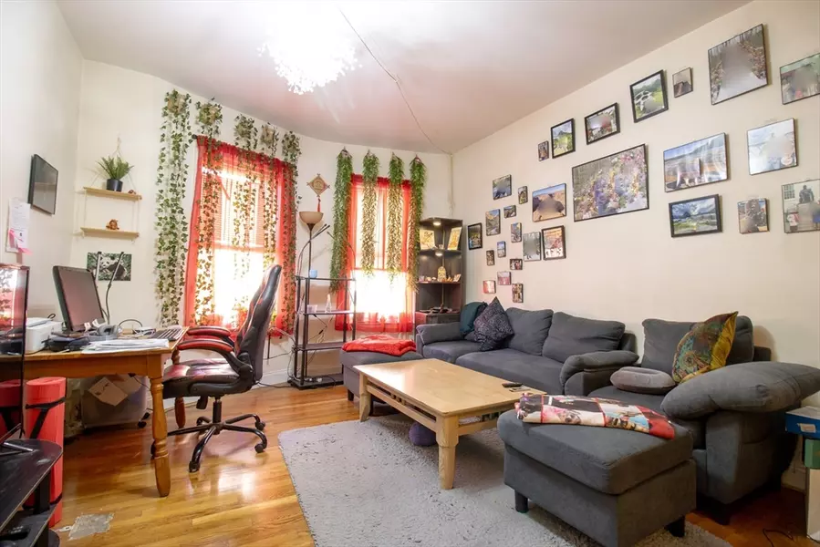 828 Huntington Ave #1, Boston, MA 02115