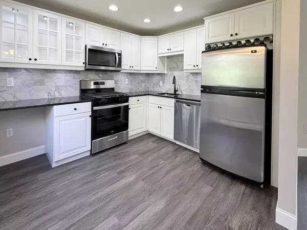 19 Fernview Ave #6, North Andover, MA 01845