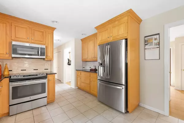 Hopedale, MA 01747,11 Heron Ln