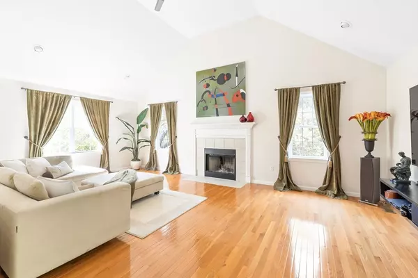 Hopedale, MA 01747,11 Heron Ln