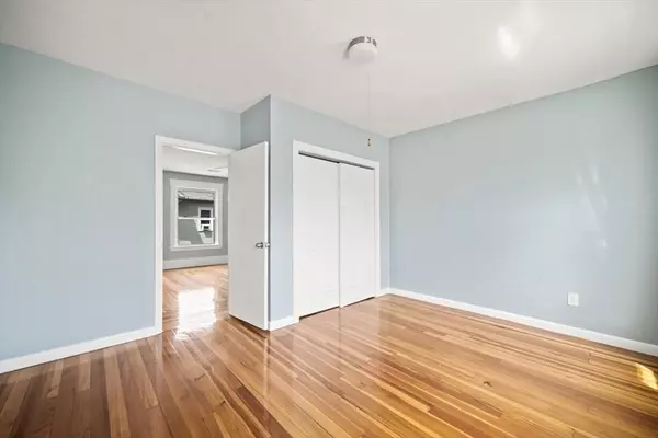 Holyoke, MA 01040,76 Westfield Rd #2