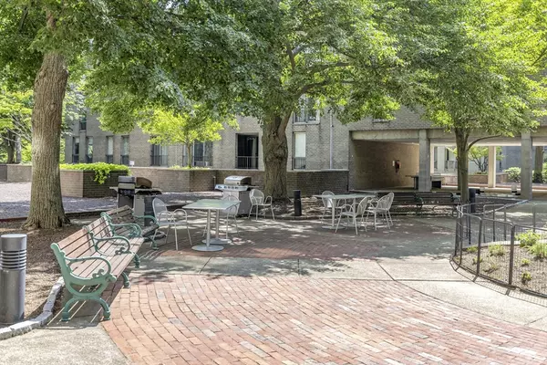 Brookline, MA 02445,33 Pond Ave #919